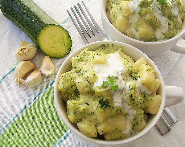 Gnocchi with Zucchini Sauce - excellent lunch or dinner made of zucchinis, gnocchi and drippings.
