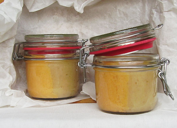 Persimmon Banana Jam is an attractive way to start the day. Excellent healthy substitute for choco duo spreads.