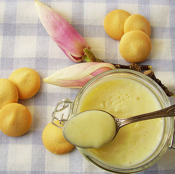 Condensed Milk Spread is homemade, thick, milk spread, super easy to prepare and is the most versatile homemade desserts’ ingredient ever; even more: it can be a dessert by itself. Whitechocoliscious !