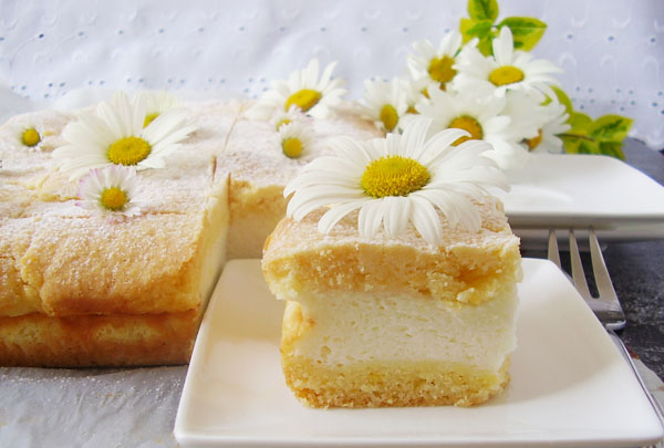 Greek Yogurt Pie Bars are light and sunny dessert welcomed by all. Daisies on the top make a refreshing bonus.