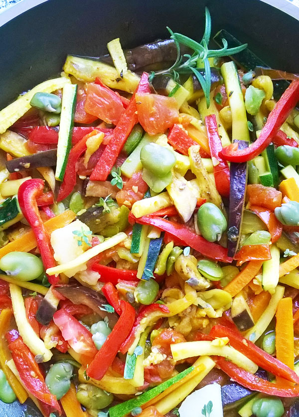 Easy Vegan Stir Fry is delicious vegan recipe. Great to serve over rice, vegan noodles, or any other favourite ingredient.