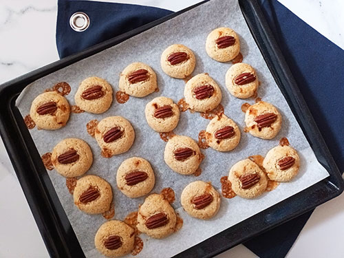 Caramel Pecan Cookies are made with love, caramel candy and pecans. Caramel candies melt during baking and make such a tasty mess ! So easy to make, like every mess 😊