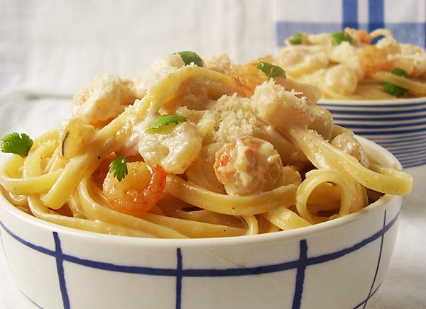 Shrimp Pasta with Parmesan Cheese Sauce: Easily done lunch under all circumstances.