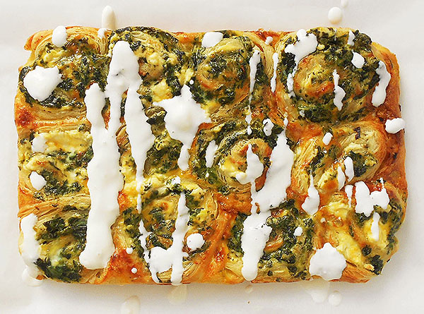 Spinach Ricotta Rolls are easy spinach roll recipe with low - fat ricotta cheese. Made with store bought puff pasty, you get a week dinner ready to enjoy in 35 minutes ! 