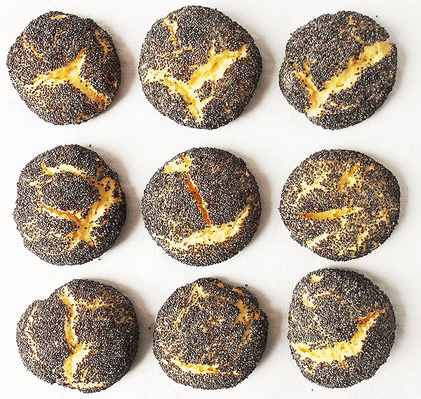 Poppy Seed Cheesecake Crinkles unite the best of cream cheese, lemon zest and poppy seeds in a new way! Crinkle cookie way!
