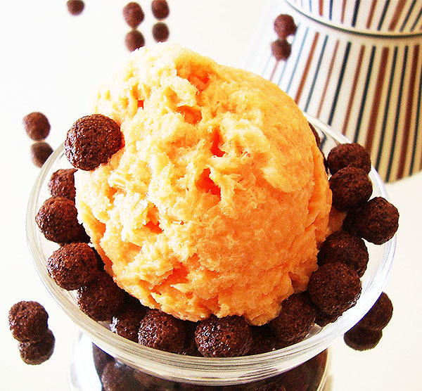 No Churn Melon and Condensed Milk Spread Ice Cream: keeps precious melon fragrance and is served with cocoa krispies.