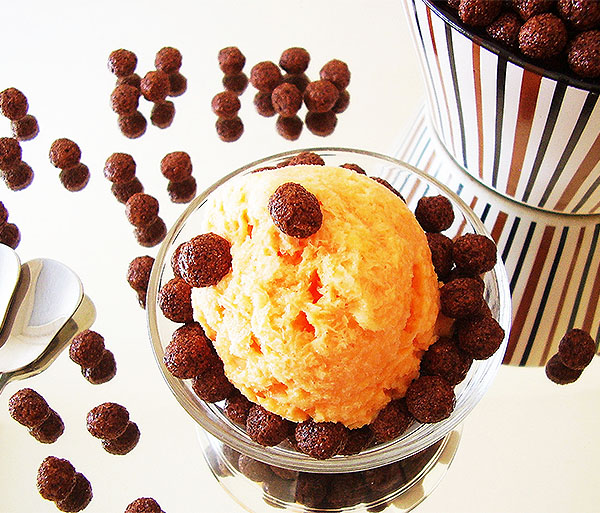 No Churn Melon and Condensed Milk Spread Ice Cream: keeps precious melon fragrance and is served with cocoa krispies.