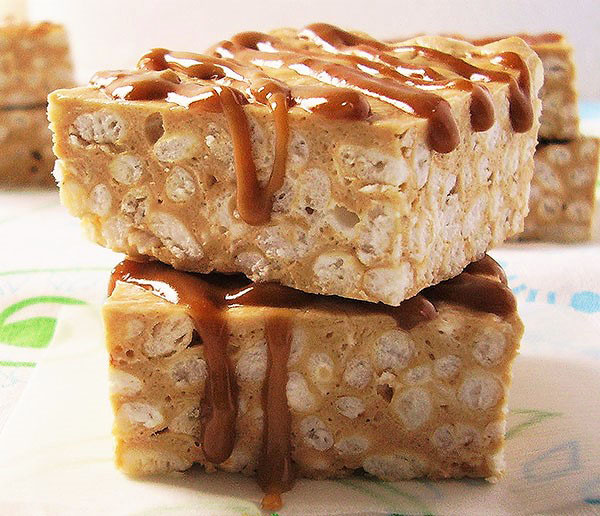 Cookie Butter Rice Krispies No Bake Bars: Winter holidays favourite treat.