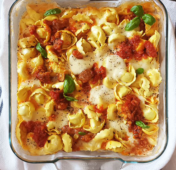 Tortellini al Forno Facile is an easy Italian recipe for cheese filled tortellini bake with extra mozzarella cheese and Italian sausage in parmesan cream sauce.