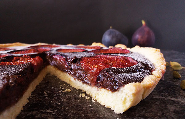Rustic Fig and Chocolate Tart is beautiful, melted chocolate and fresh figs tart. Best fig tart recipe for late summer desserts!