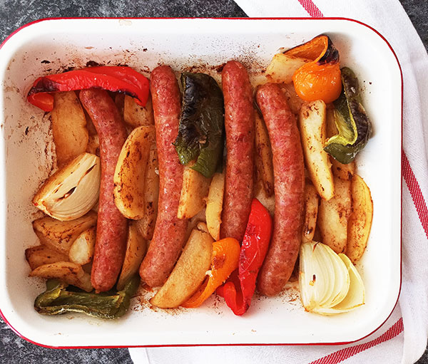 Baked Italian Sausage  is the best Italian sausage bake you can think of ! Loaded with vegetables of your choice, spicy or sweet sausages, potatoes or pasta, it makes an easy oven baked dinner for busy week day ! The whole family enjoys the flavours of this simple recipe. Davvero !