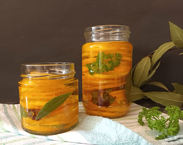 Preserved Lemons in Olive Oil made with 3 ingredients and herbs of your preference give the best of virgin olive oil, sea salt and beautiful lemons !