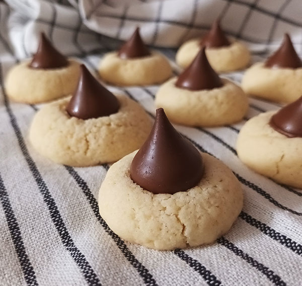 Hershey Kisses Cookies | 2pots2cook