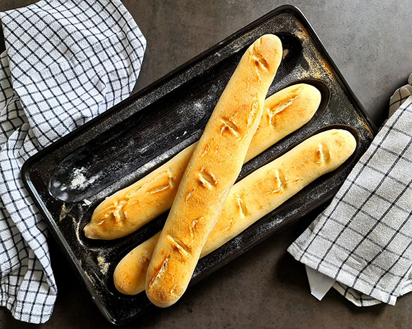 Baguette Recipe, freshly baked and so crunchy is the best breakfast bread you can imagine! Baguette Recipe, freshly baked and so crunchy is the best breakfast bread you can imagine!